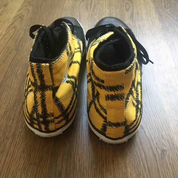 Converse All Star Chuck Taylors - Picture 4 of 5